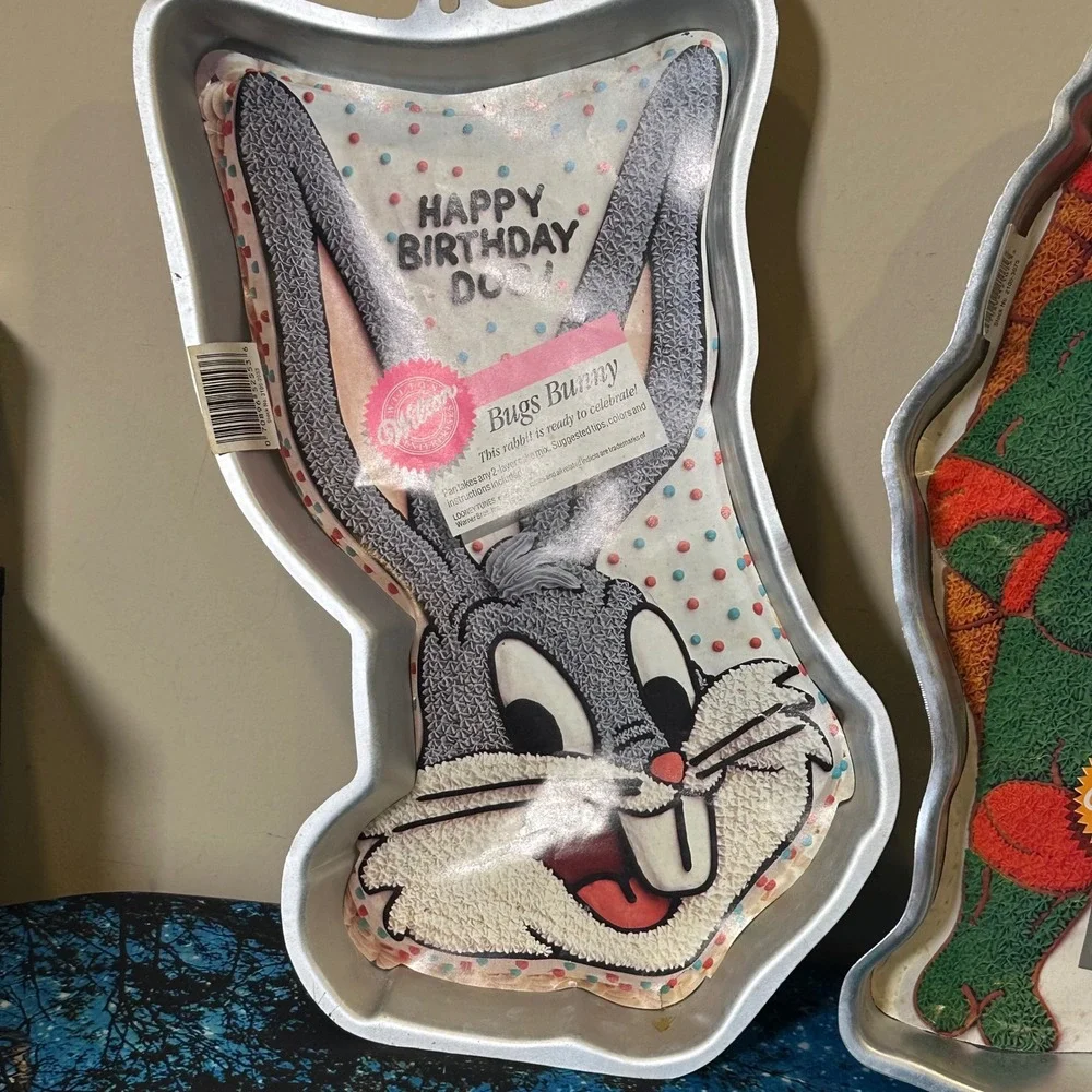 Wilton Vintage Cake Pan Lot of 4 Tmnt, bugs bunny, Mickey, Taz,